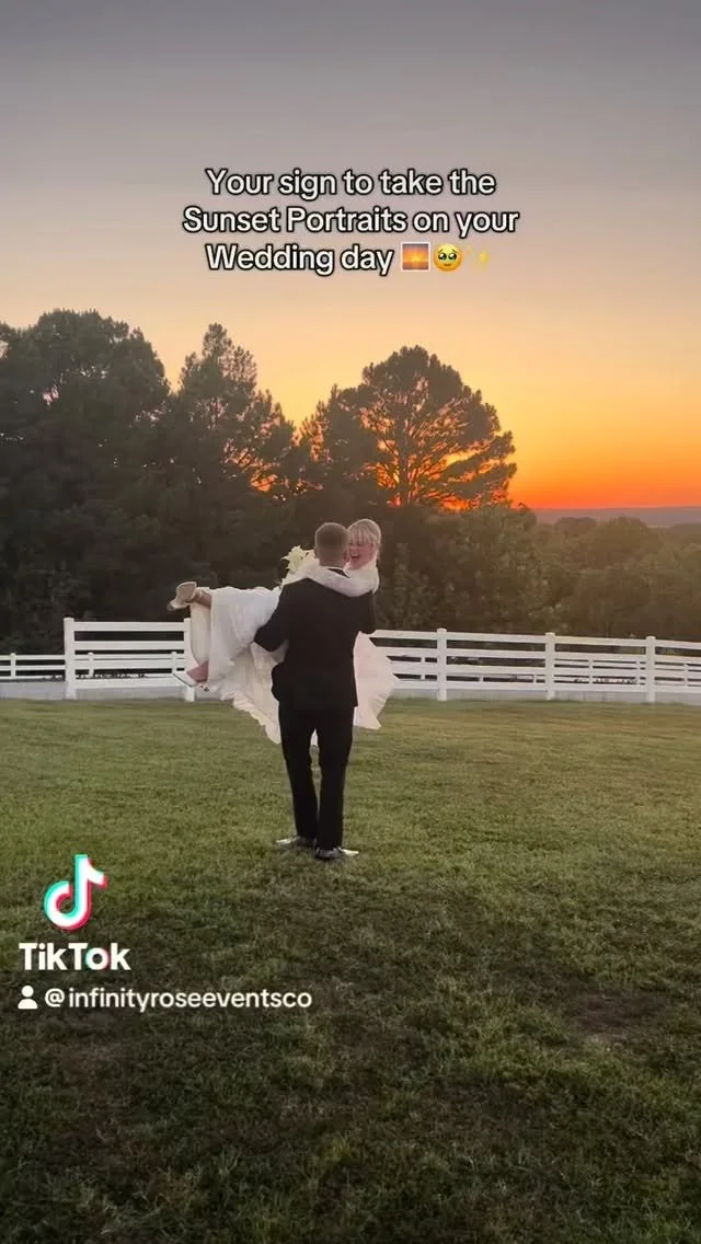 Take the Sunset Portraits!!!β¨
As your Wedding day goes by, sometimes your busy mingling with guest or wrapping up dinner while the Sunset is occurring. We highly recommend you take 5-10 minutes to go outside with your now Husband or Wide & take t