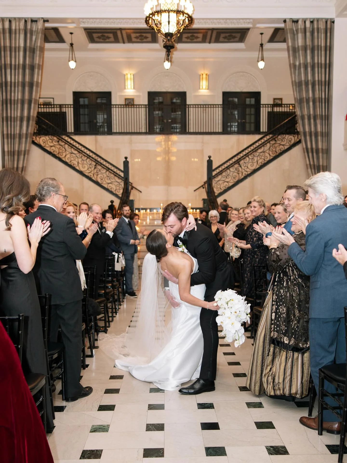 Something about Ceremonies on the Grand Staircase @themayohotel that just make for the prettiest memories!!!🥹🖤🤍✨

Venue: @themayohotel 
Wedding Planner: @infinityroseeventsco 
Photographer: @hannarunnerphotography 
Florals: @bridal_garden_by_lindi