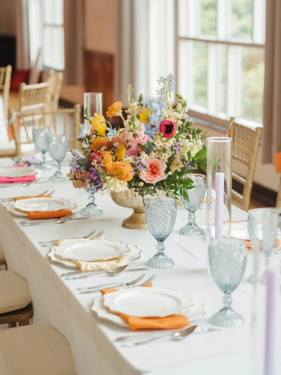 April showers bring May flowers✨🌻 The Santos are approaching 1 Year of being married and we cannot help but look back on their stunning Spring Wedding Day!💐🌷🌸☀️

Venue: @okcciviccenterspecialevents 
Wedding Planner: @infinityroseeventsco @remingt