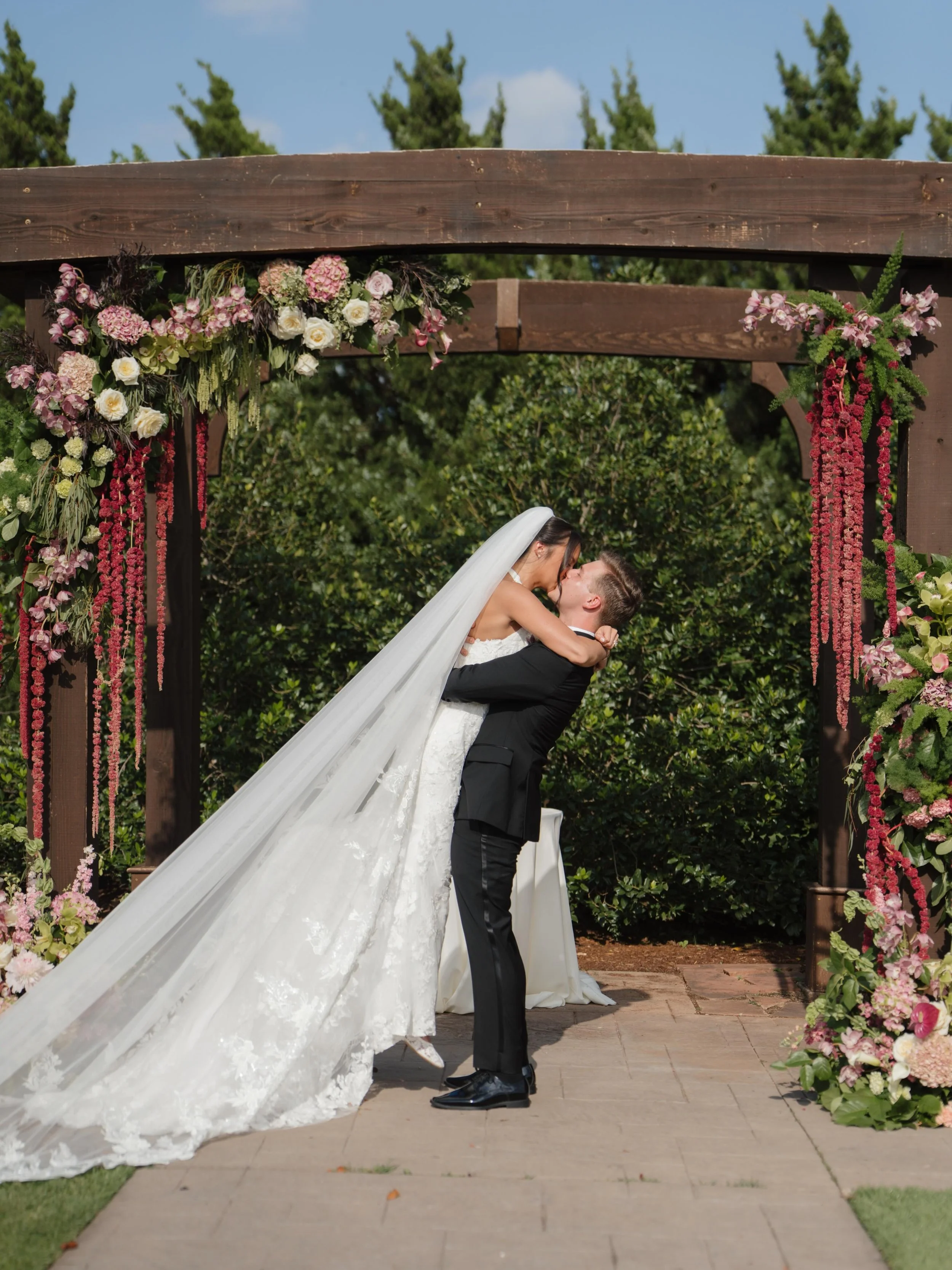 Hey honey, we just GOT MARRIED!!!!💍✍🏽👏🏽🤍
The Jensens had a gorgeous wedding day, but what stood out most was the excitement and joy that filled every moment. No matter what happened, they knew that at the end of the day, they would be married to