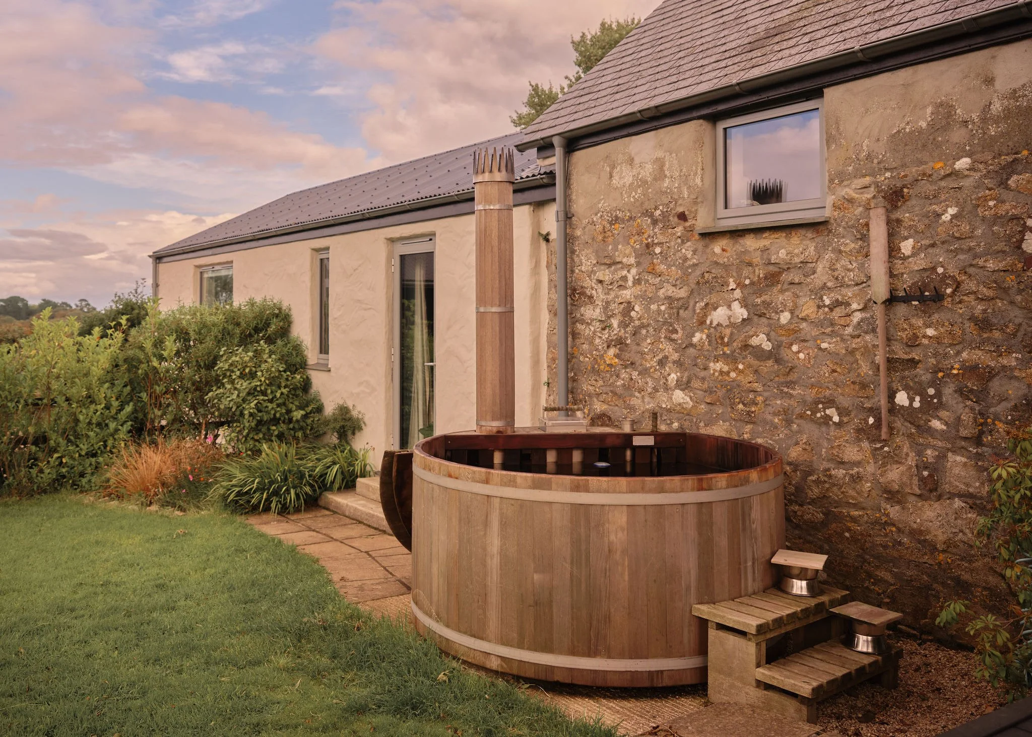 Hot tub in the Barn garden