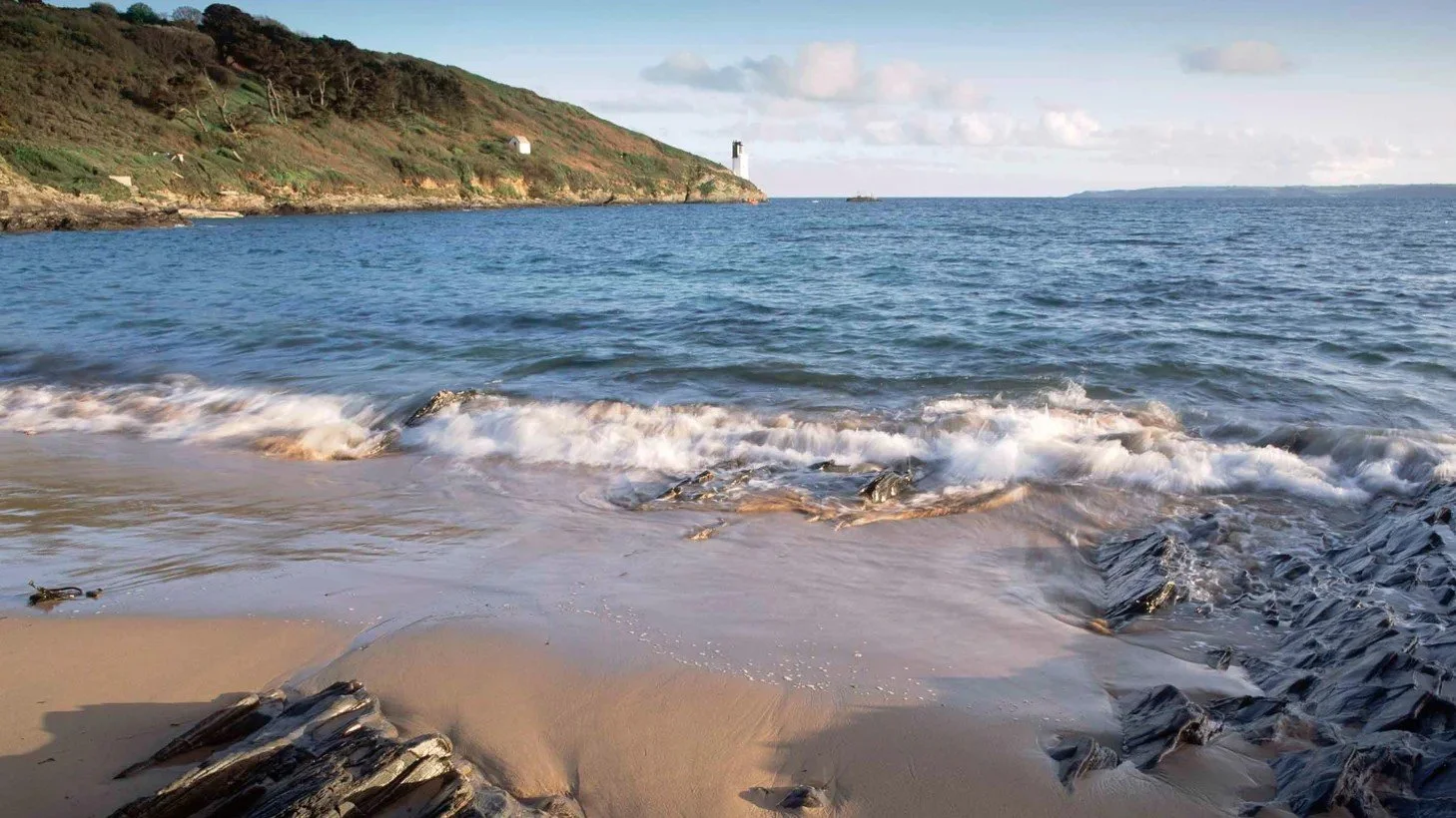 St Anthony Head lighthouse, great moulan beach, Cornwall