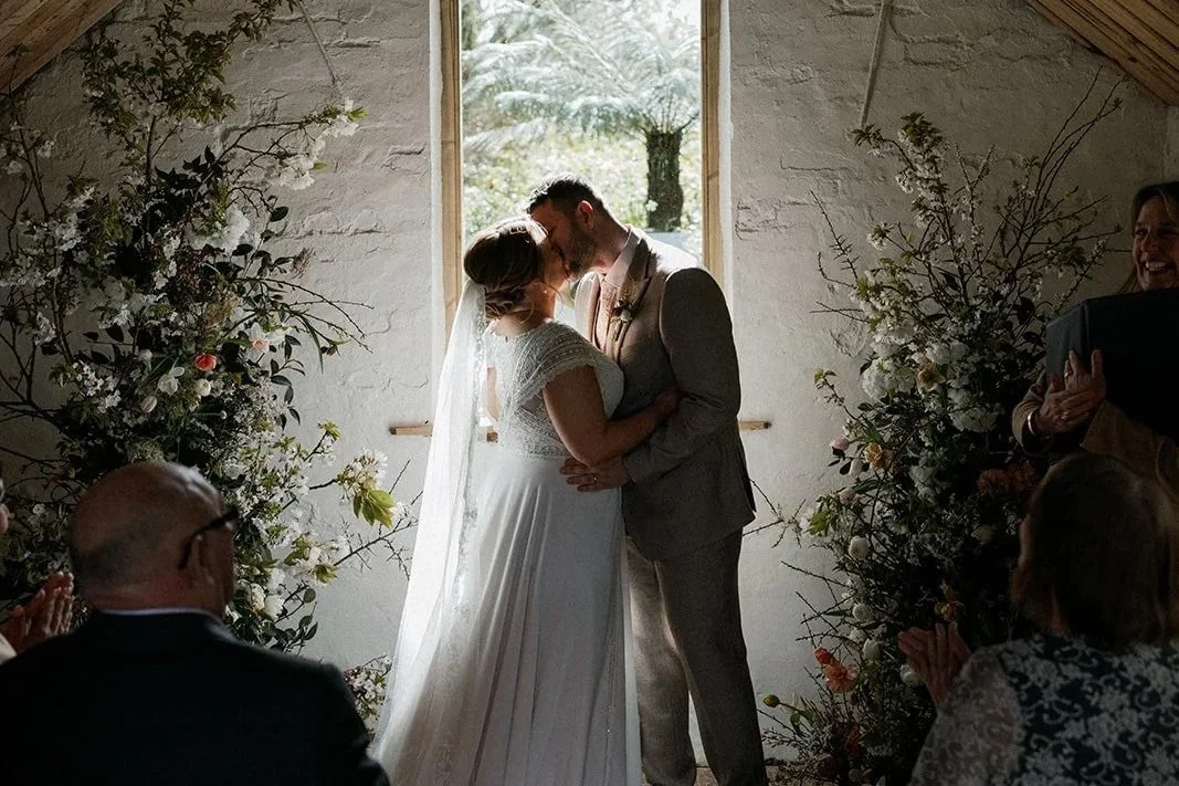 Couple kissing at a micro wedding