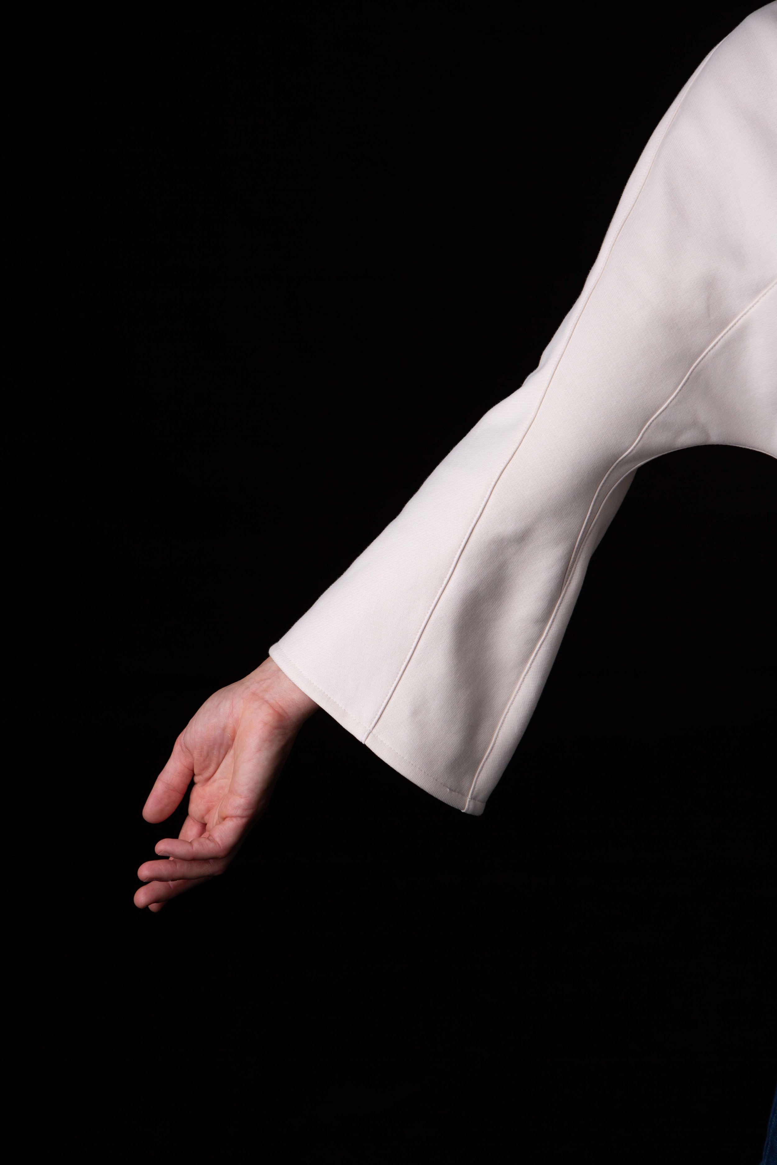 Organic cotton wrap jacket: details of the sleeve