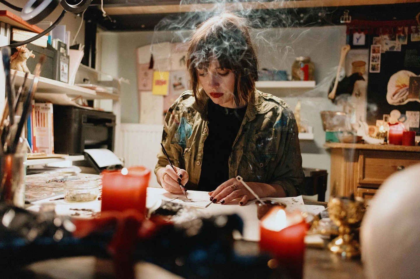 Behind the scenes in the studio.

This is where the quieter negotiations happen:
between image and instinct,
between ritual and labour,
between what is planned
and what insists on arriving anyway.

#MaisonDouceArt #BehindTheScenes #Atelier #ArtistStu
