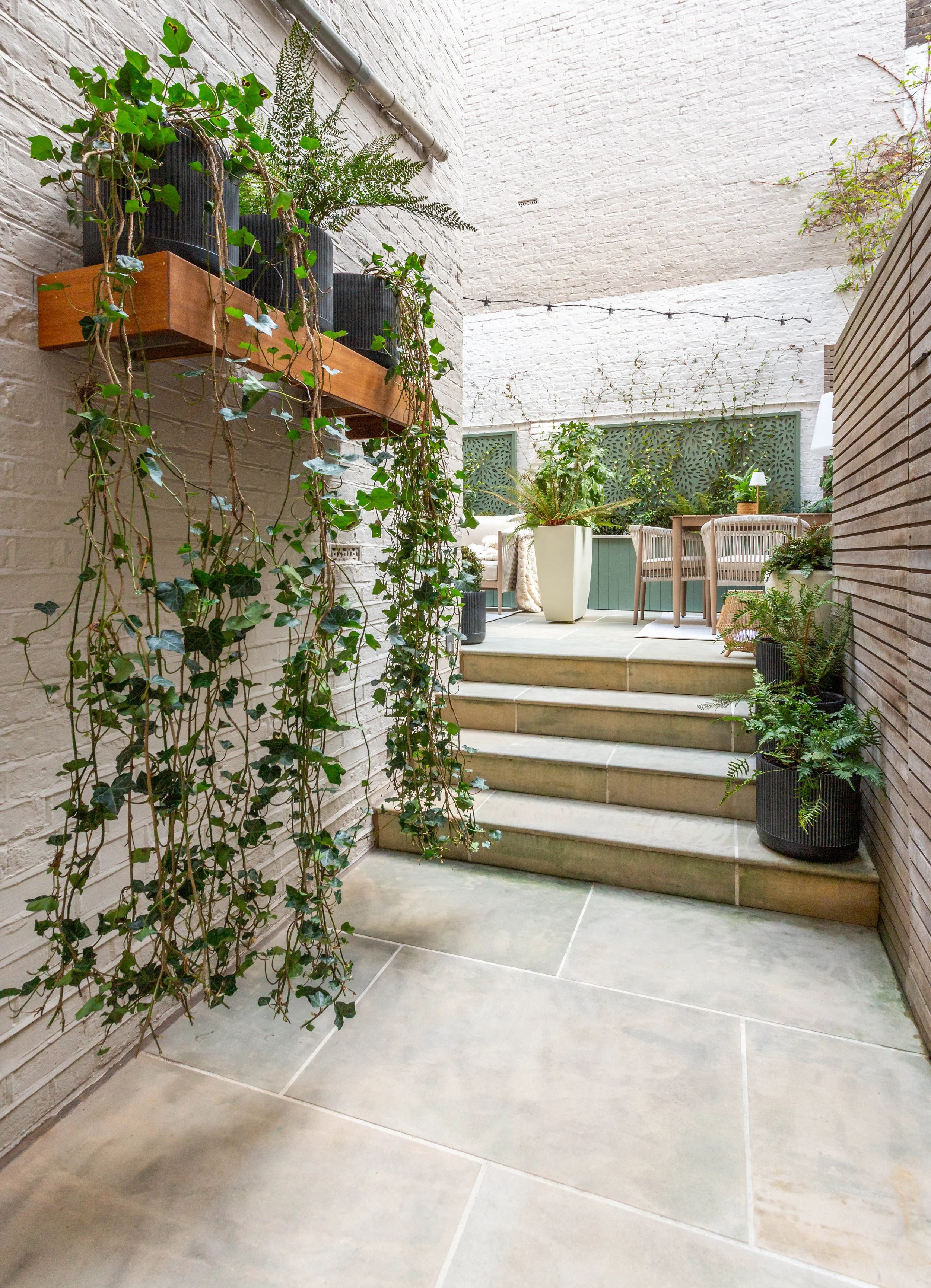 KCGDS_NottingHillLuxeCourtyardGarden-4_Cropped.jpg