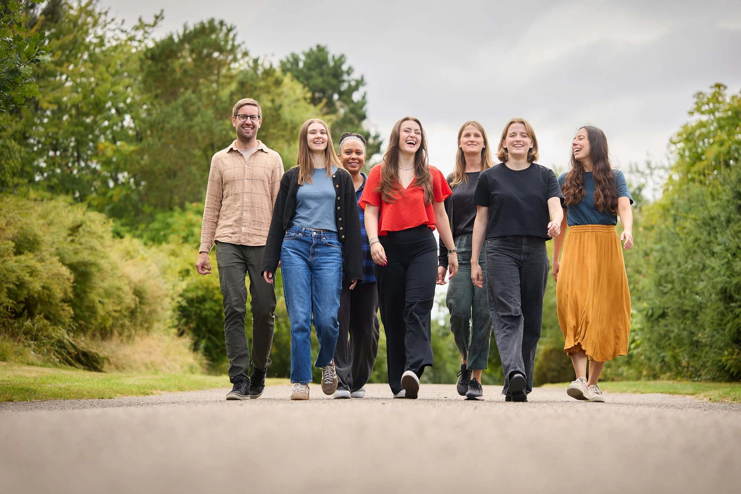 Entire team on road, walking - Photo Mikkel Bækgaard 4.jpg