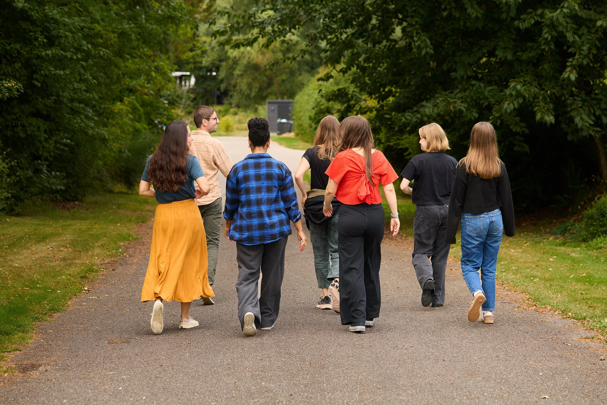 walking on road, back to camera - Photo Mikkel Bækgaard.jpg