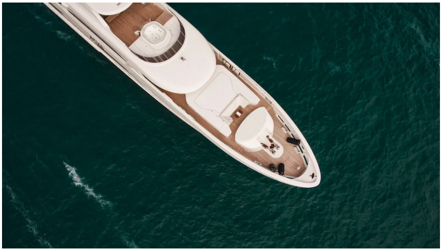 Luxury Yacht Aquariums: The Ultimate Statement Piece at Sea