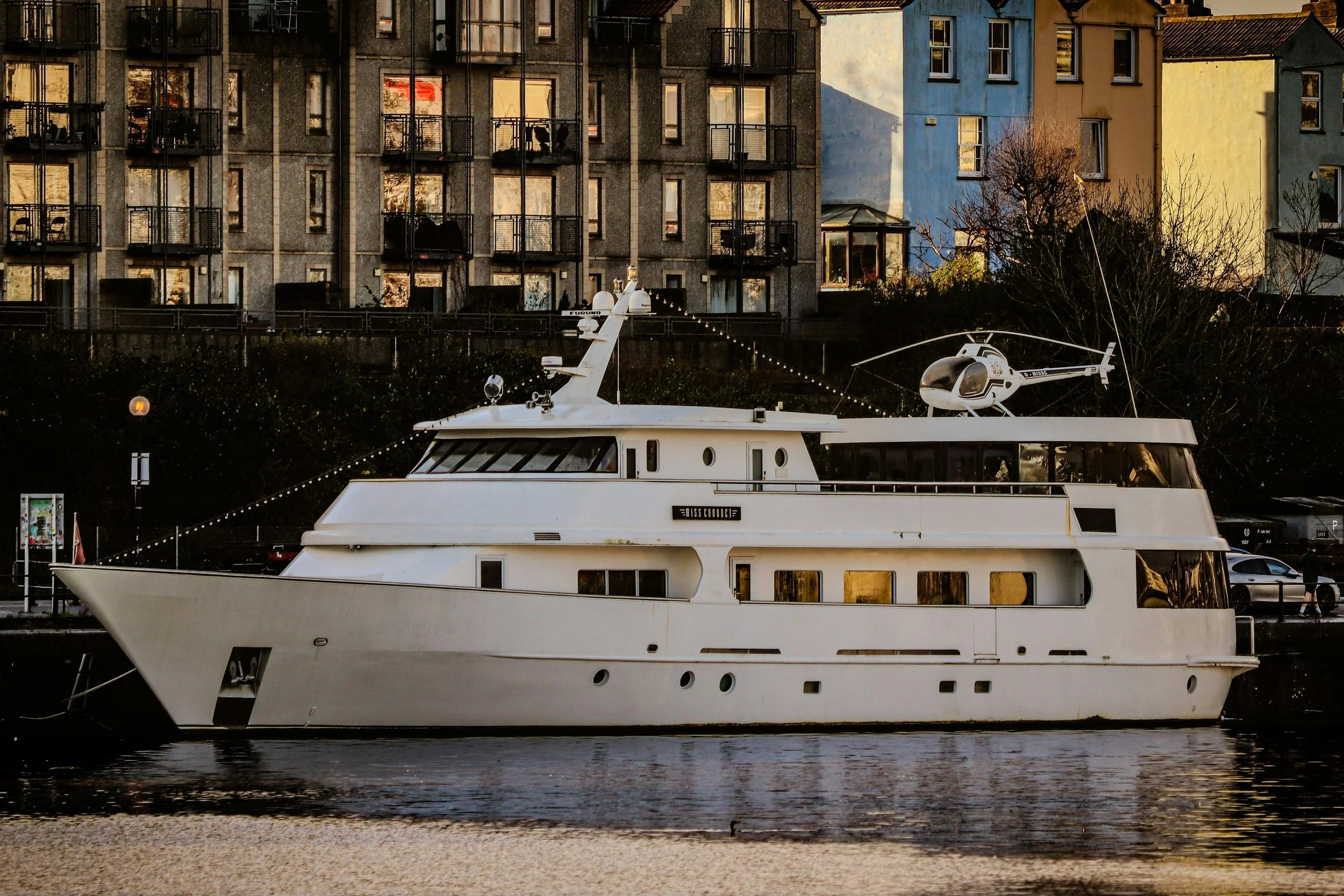 Designing and Building Luxury Yacht Aquariums