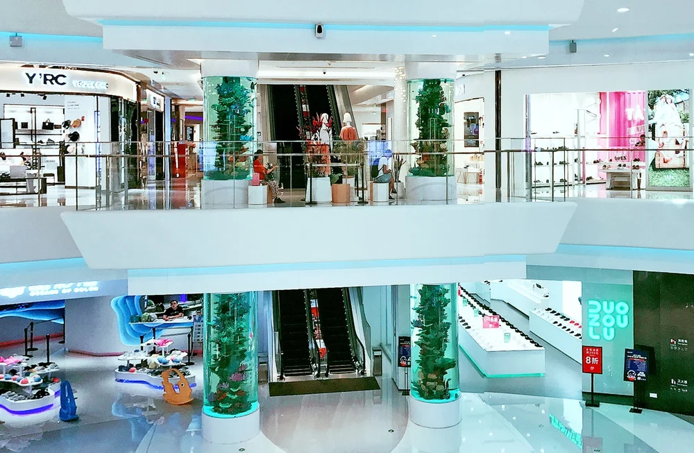 Beautiful view of Oversized Aquariums For Commercial Spaces