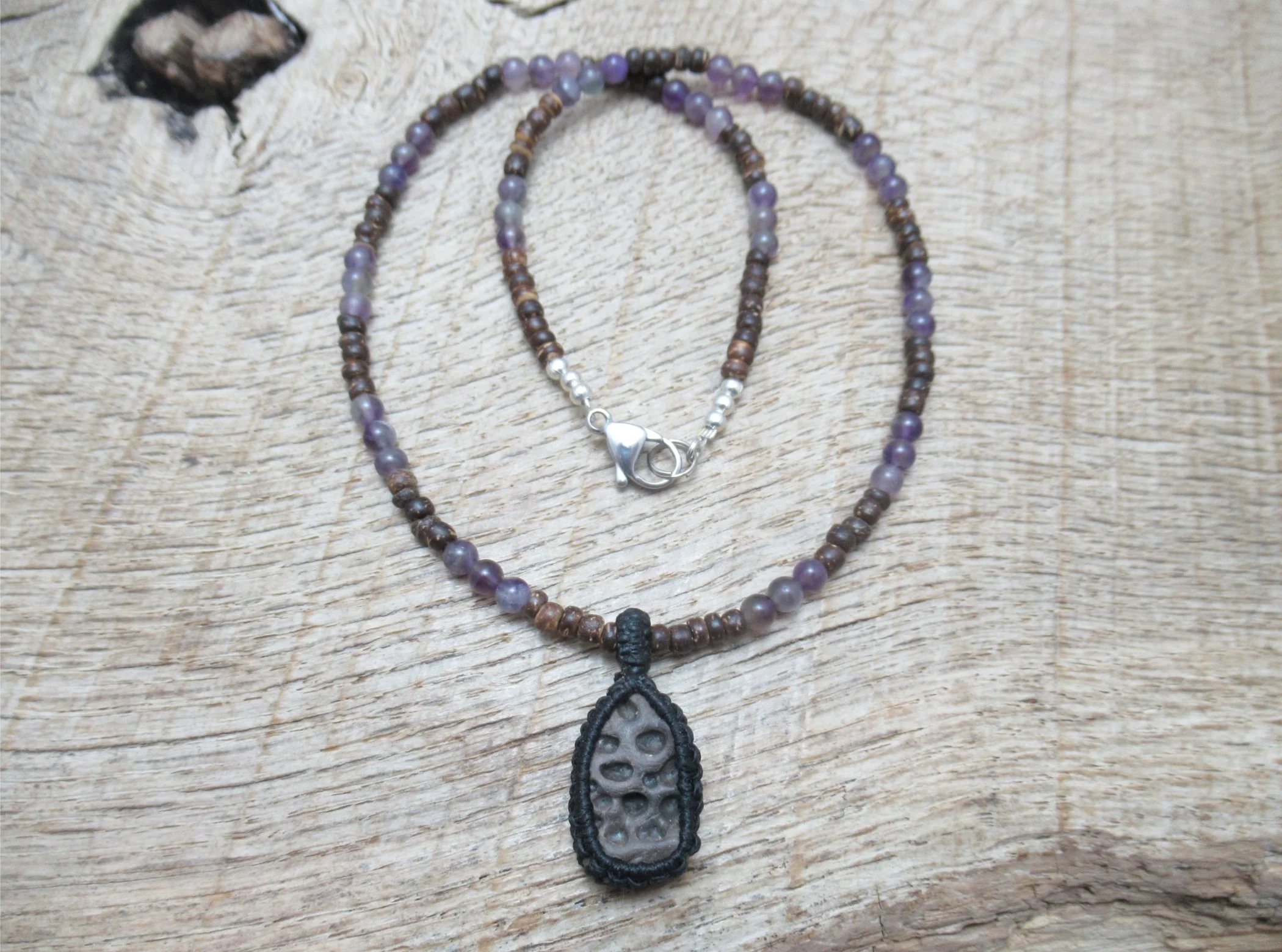 Fossil alligator skin (diplocynadon, 30 million years old) from the Isle of Wight, necklace with little amethyst and coconut shell beads FREE SHIPPING WORLDWIDE