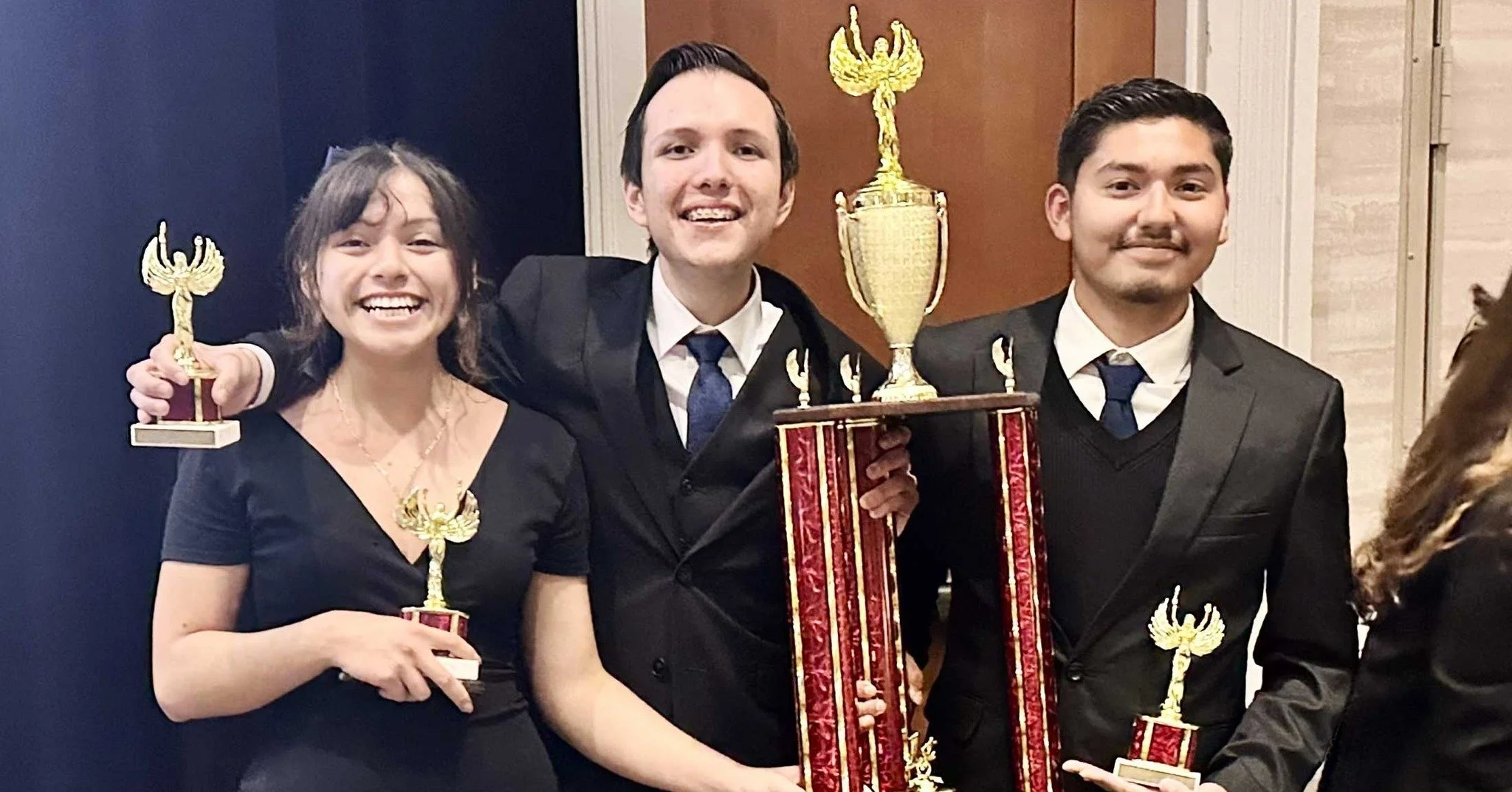 Congratulations to the incredible students from Gustine High School who earned top honors at the Migrant Education Program State Speech and Debate Tournament in Monterey! 🎤🏆

Oscar Vergara and Carlos Rangel, alongside teammate Maribel Rios from Ore