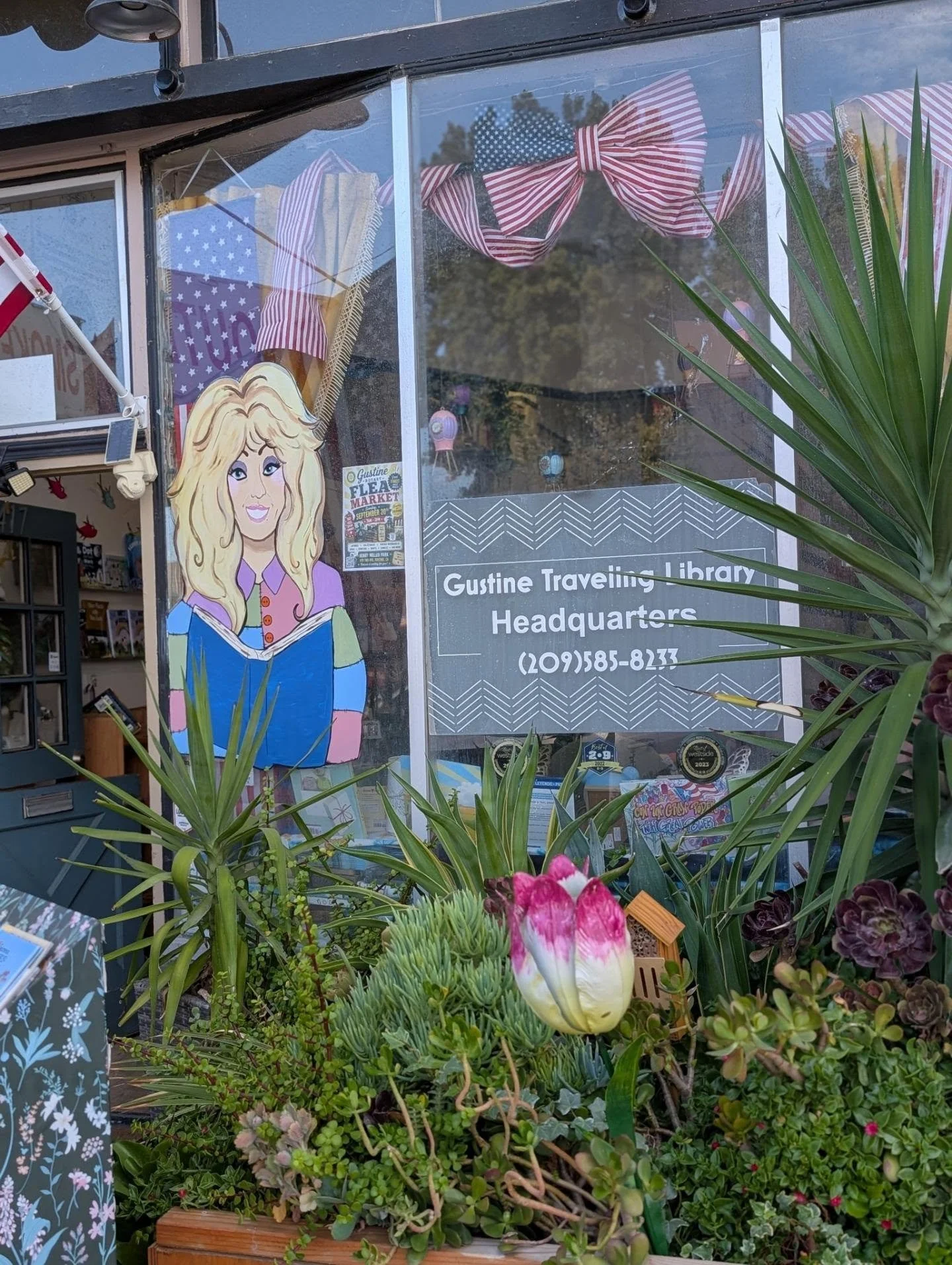 This past Friday, 9/25, CFMC staff attended the &ldquo;925&rdquo; event at the Gustine Traveling Library Headquarters. Their goal was 925 books - but they surpassed it, distributing 948! 📚

Each visitor received three free books, plus refreshments a