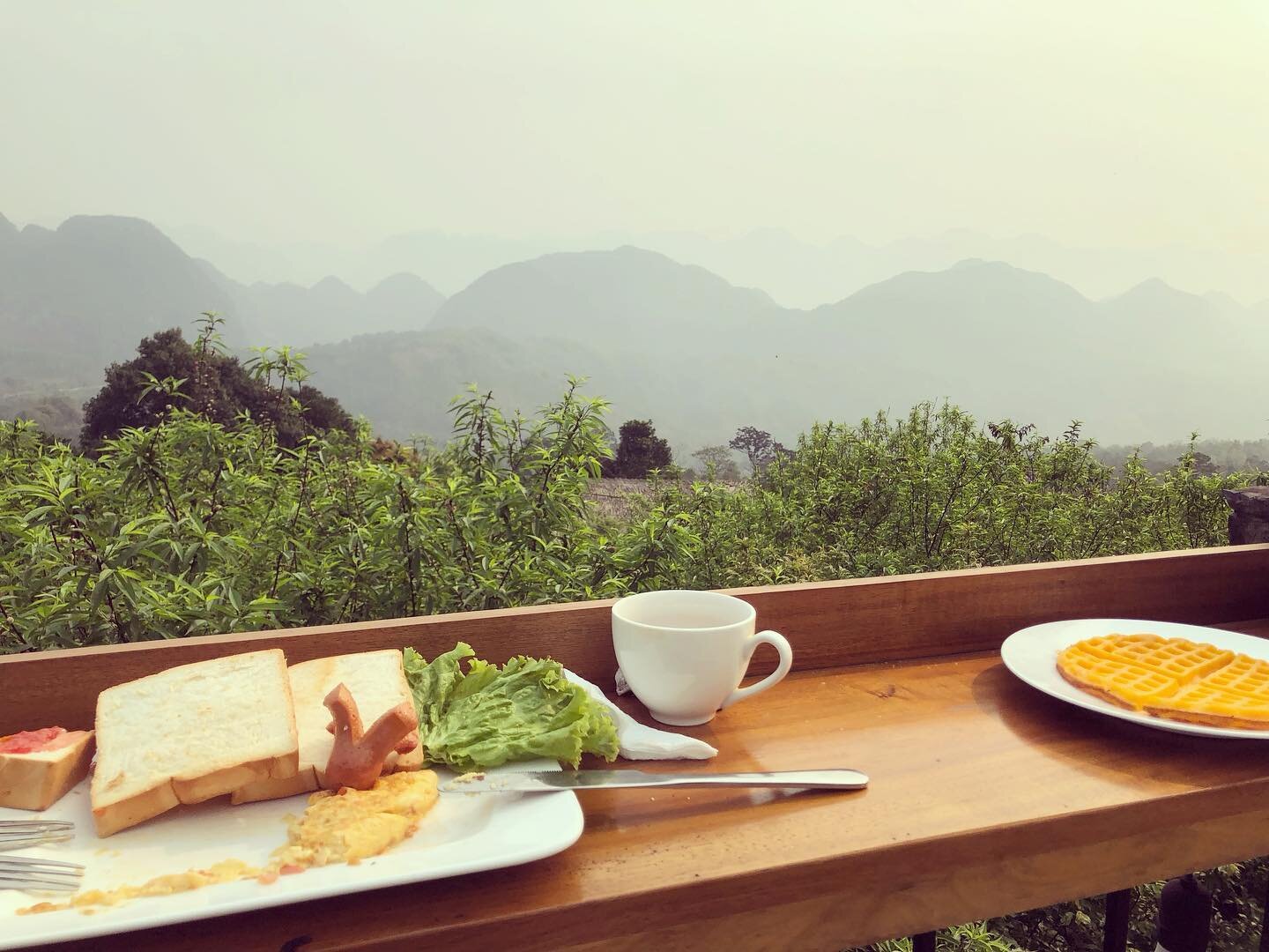 Let&rsquo;s have breakfast, buddy. 

#vietnam #puluong #puluongecogarden