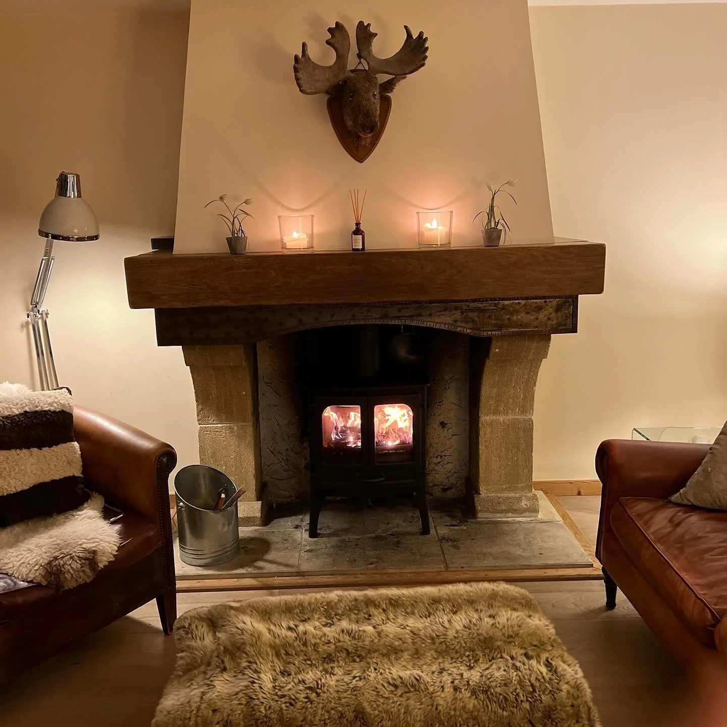 After a long of skiing, we invite you to enjoy the comfort of our log burner. Bookings available for the ski and summer seasons. See you on the slopes!