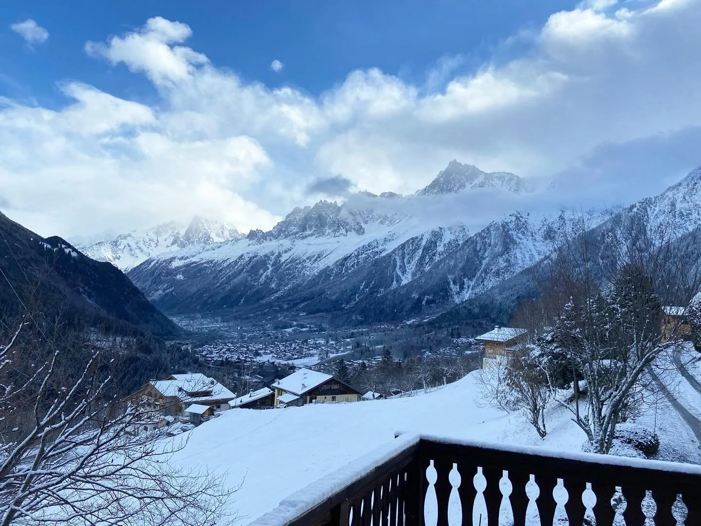 The snow is back Chalet Pres Des Cimes ~ The chalet is available from the 5th of March. Contact Angela to book directly: transcham@gmail.com ❄️
