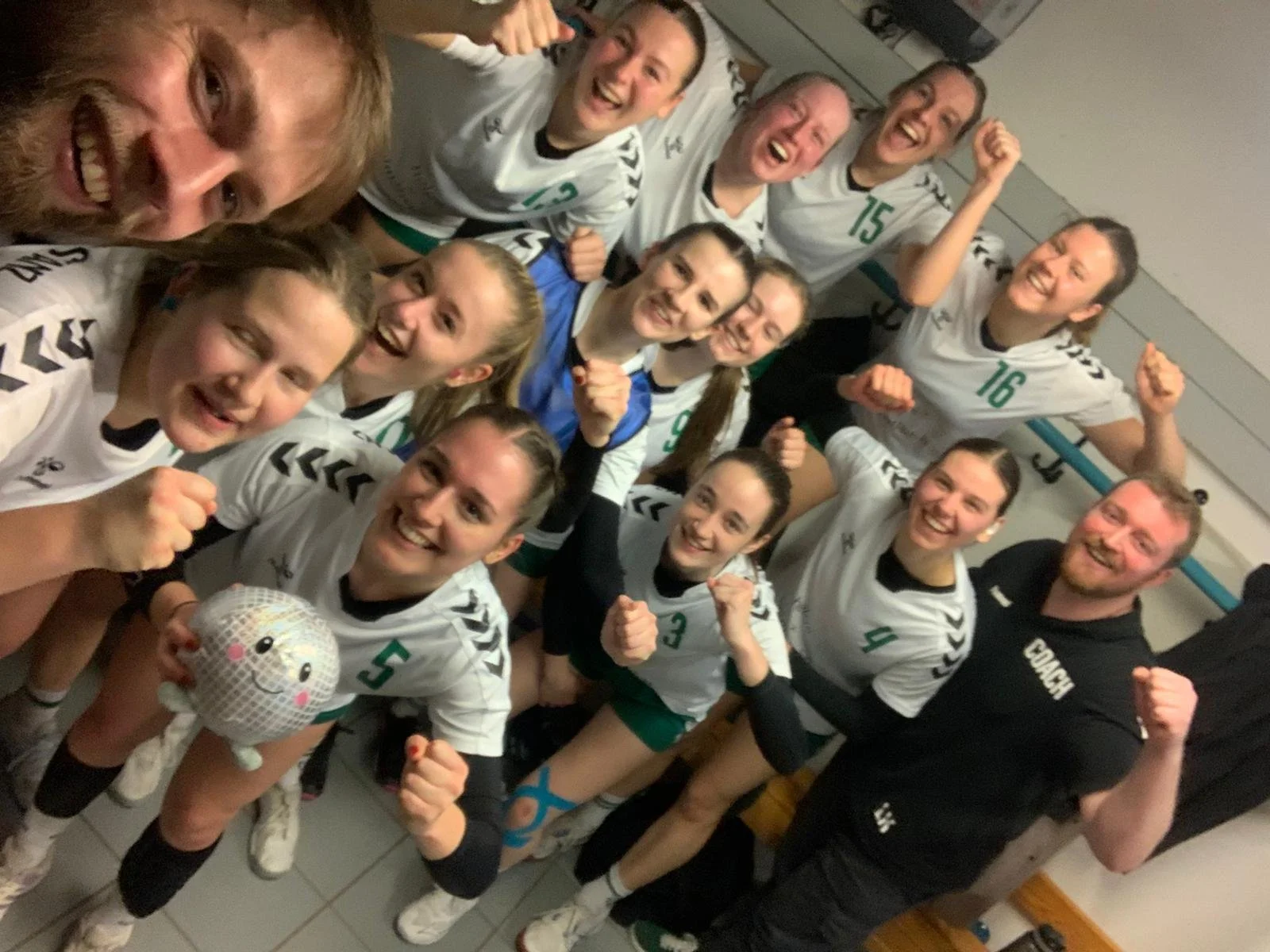 Sieg dank einer starken ersten Halbzeit! 🥳