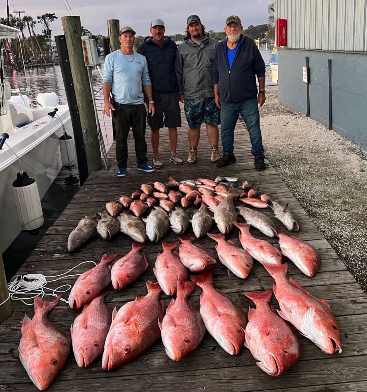 Throwback to Red Snapper Season! 

📞➡️ (352) 446-1679

@freemanboatworks 
@laramystricklandfishing 
@capt_g_fishingflorida 
@petespier 
@yamahaoutboards 
@sodiumfishinggear 
@fish_shimano_north_america 

 #fishingflorida #fishingfloridacharters #cha