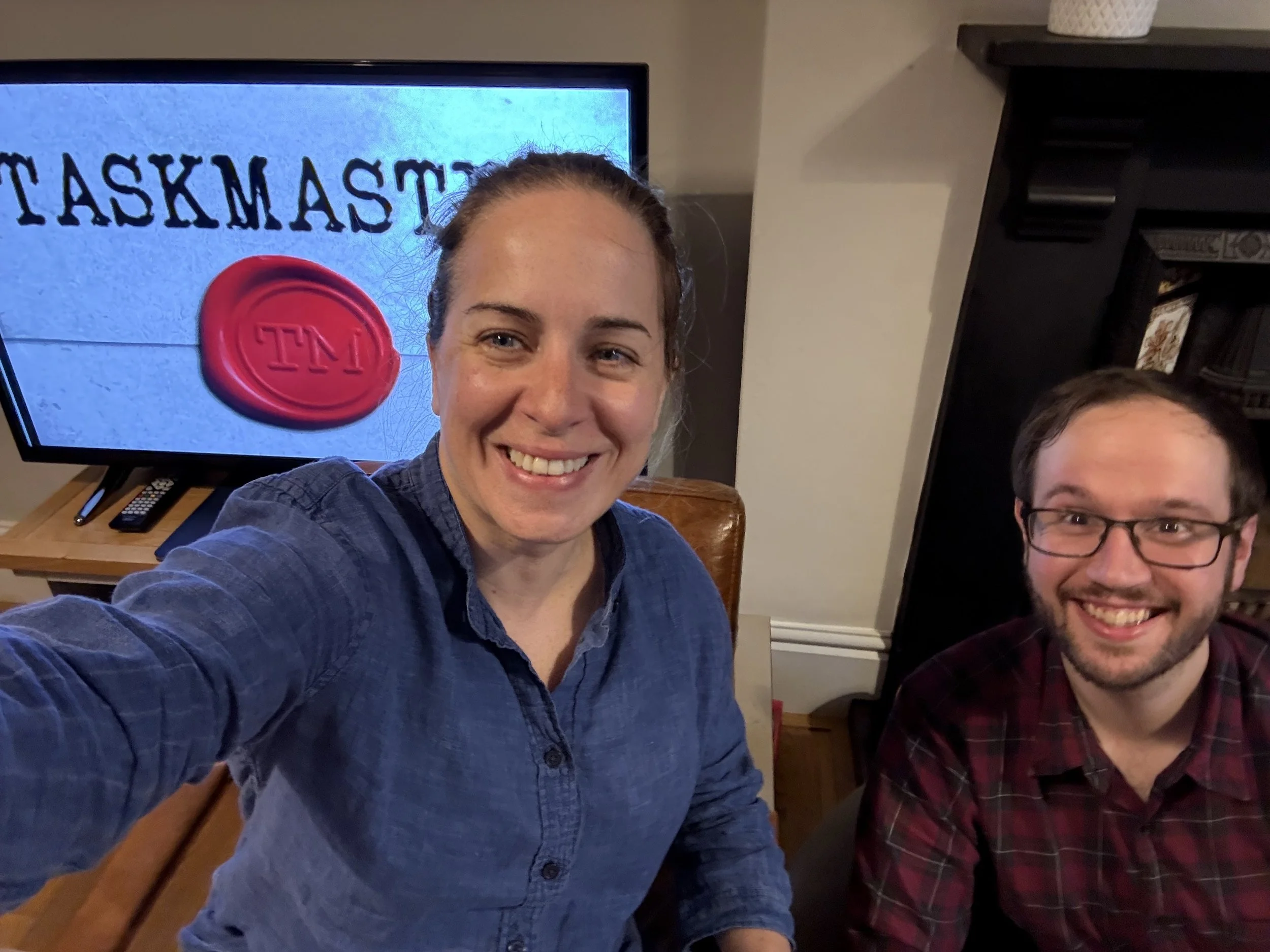 The Taskmasters: Susana 'Greg David' and Sam 'Alex Horne' having the best time with the 'contestants' :D 