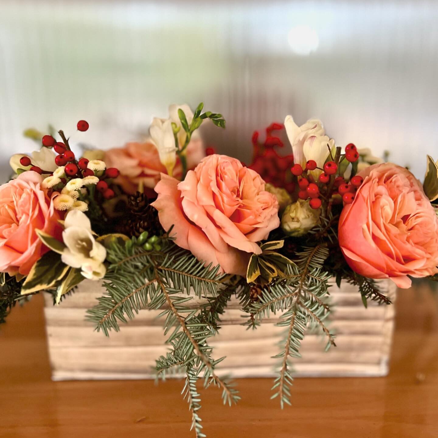Was feeling stuck in a creative rut this week (I really think it&rsquo;s the weather), so I put together some arrangements. They&rsquo;re not my flowers (Thanks @traderjoes), but the greenery is all @brookfield.blooms.

Wishing everyone a wonderful e