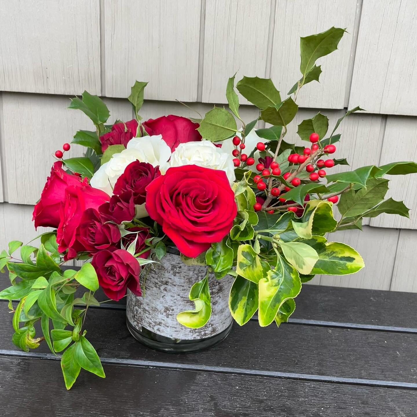 Christmas flowers are now listed in the shop! Whether you&rsquo;re looking for a hostess gift or a centerpiece, Brookfield Blooms has got you covered 🎄