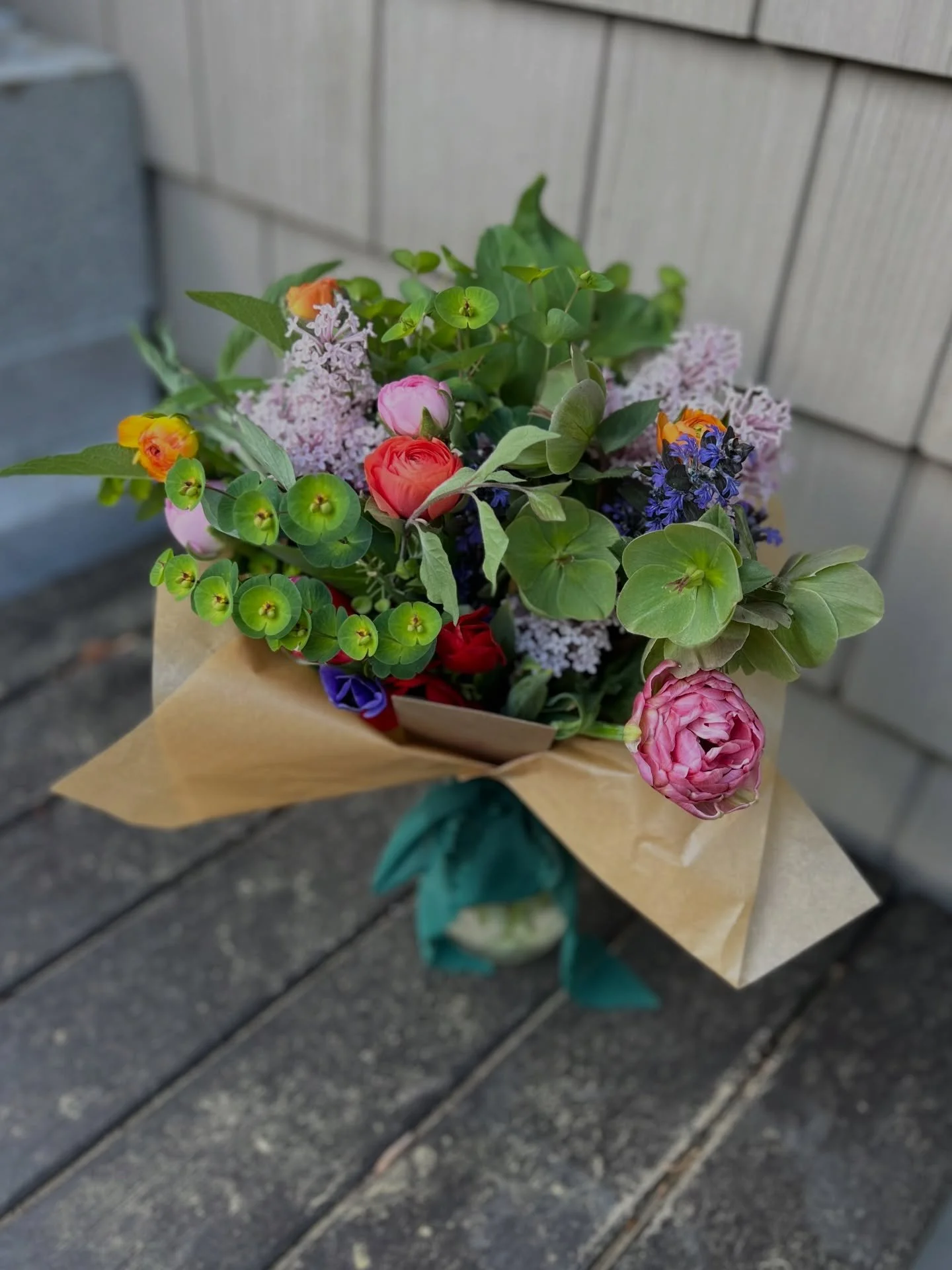 Story time!

I know a woman who claimed to hate flowers until she received a bouquet from me (I'm pretty sure it was this one, sans the tulip that broke in transit&hellip;RIP) and realized she just wasn't a fan of roses 🤣.

Can't say I blame her! Wh