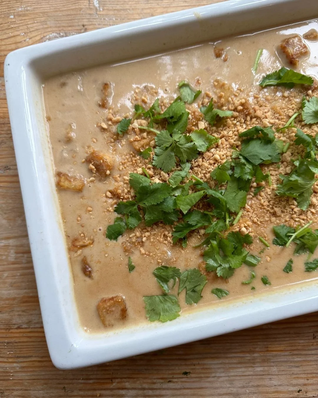 Proteinrik & vegetarisk ugnsbakad tofu i jordnötssås