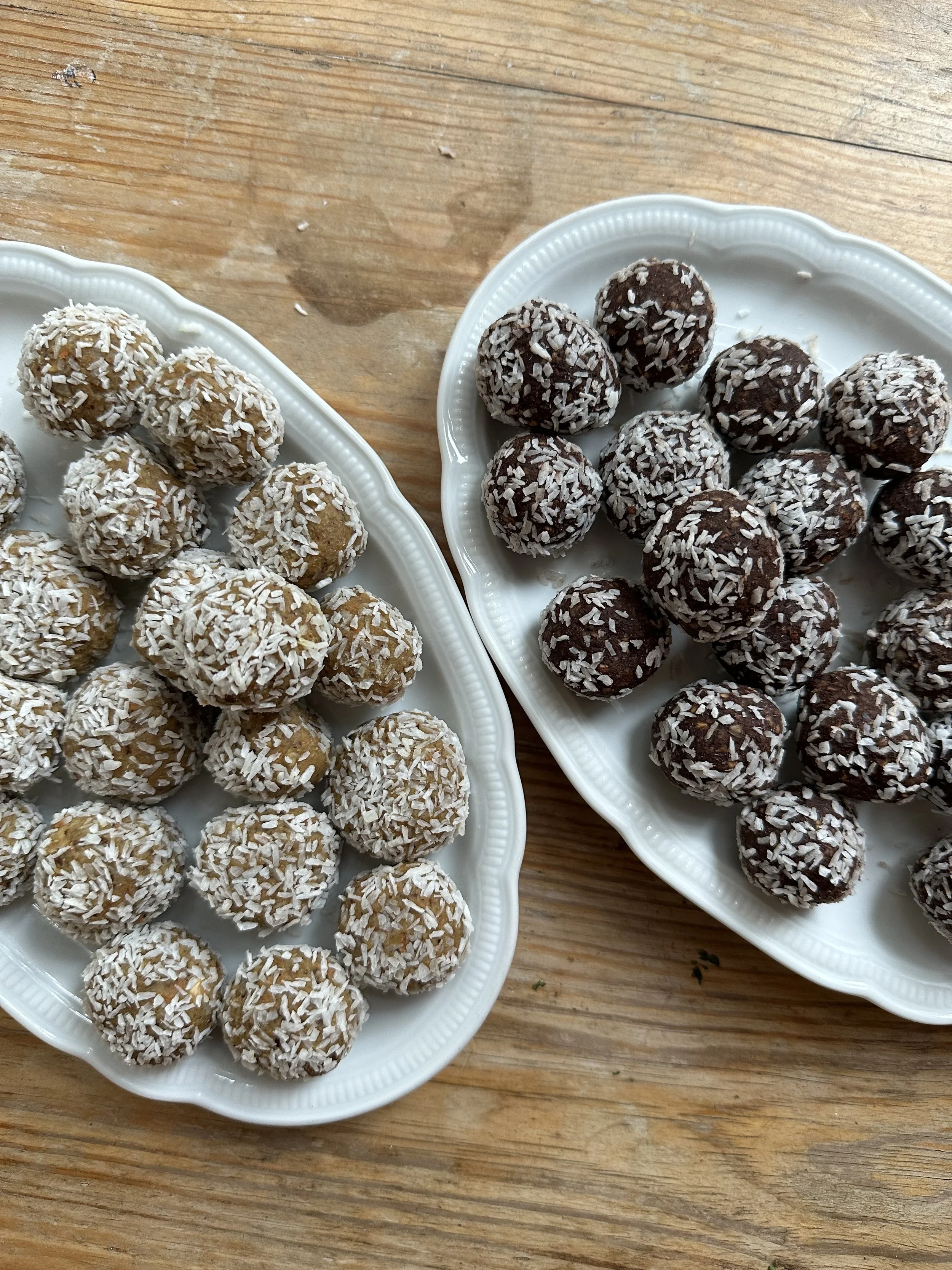 Fika bollar med torkad frukt & kokos