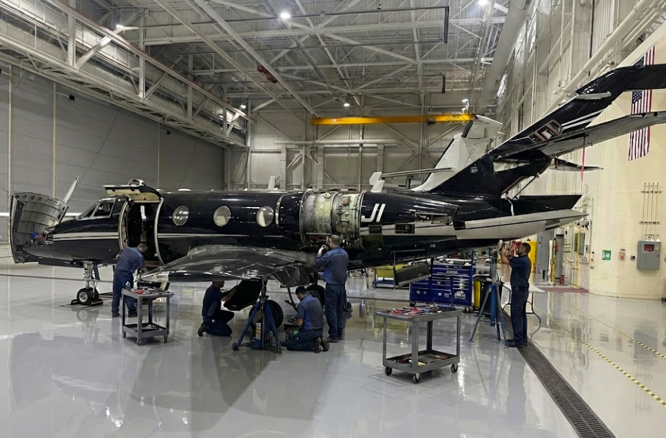 Falcon 10 Photo with Mechanics.png