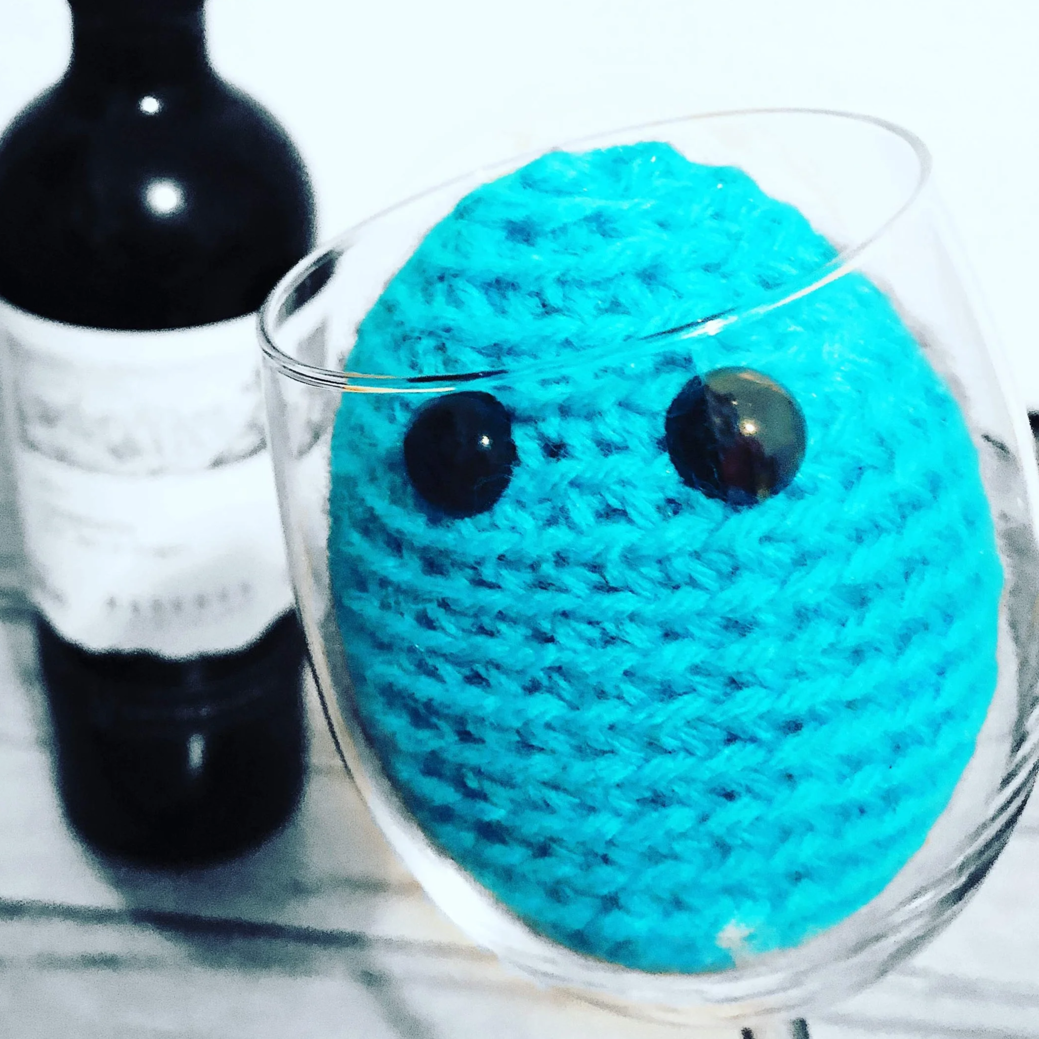 Light blue Cryptococcus Laurentii crochet microbe in a clear glass