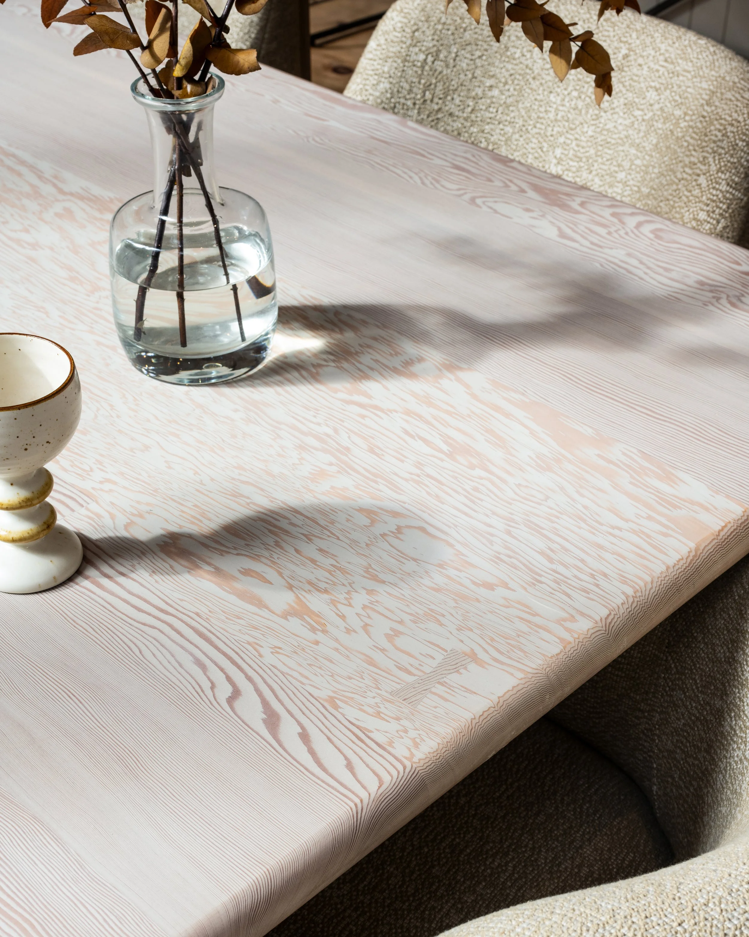 Hamilton-Holmes_Atlas-Table_4268L.jpg