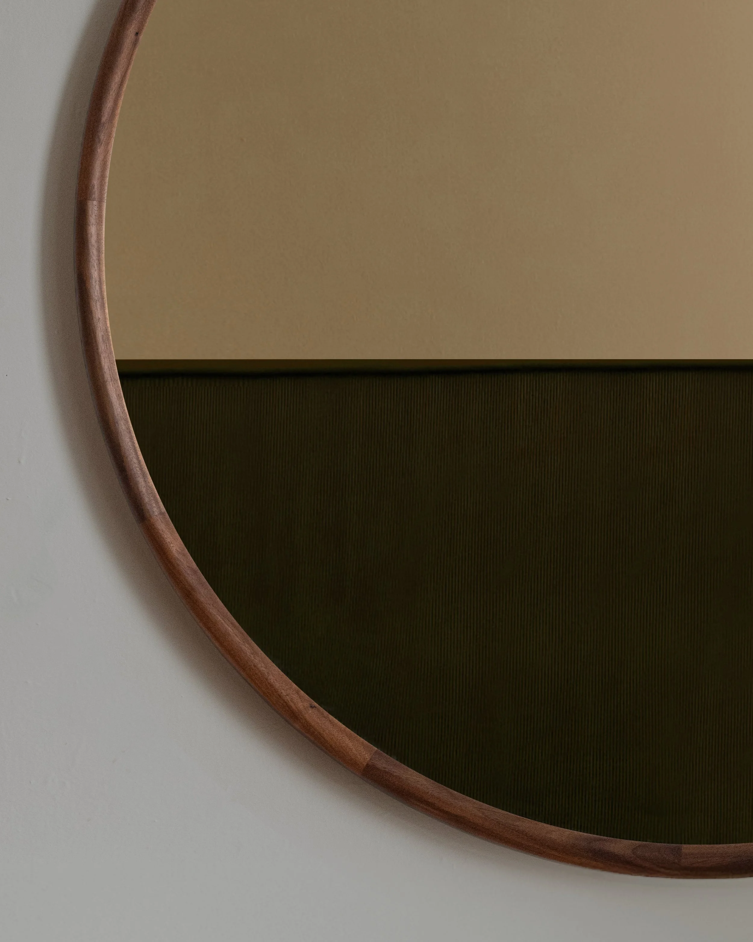 42inch-ring-mirror-walnut_DSC6660-2.jpg