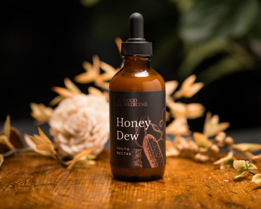 Allow the desert to gift you a dewy, bright, youthful complexion. Our developing fluid lightly hydrates and noticeably firms, tightens and strengthens the skin. It acts as a porous mask and creates an all-day shield from wrinkle-causing free-radical 