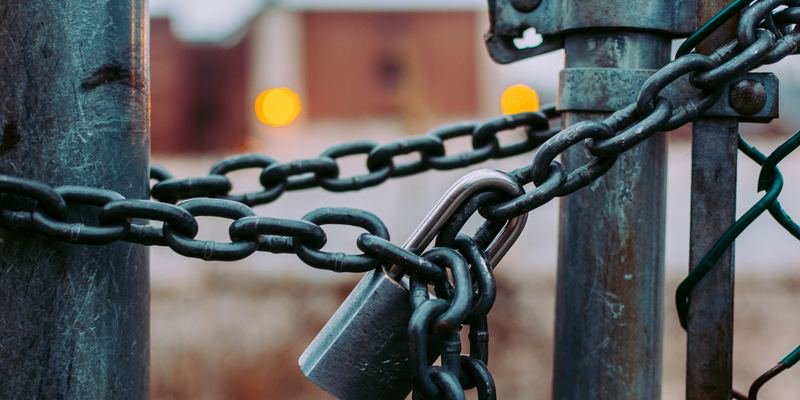 8 Reasons to Cling to Scripture in Suffering