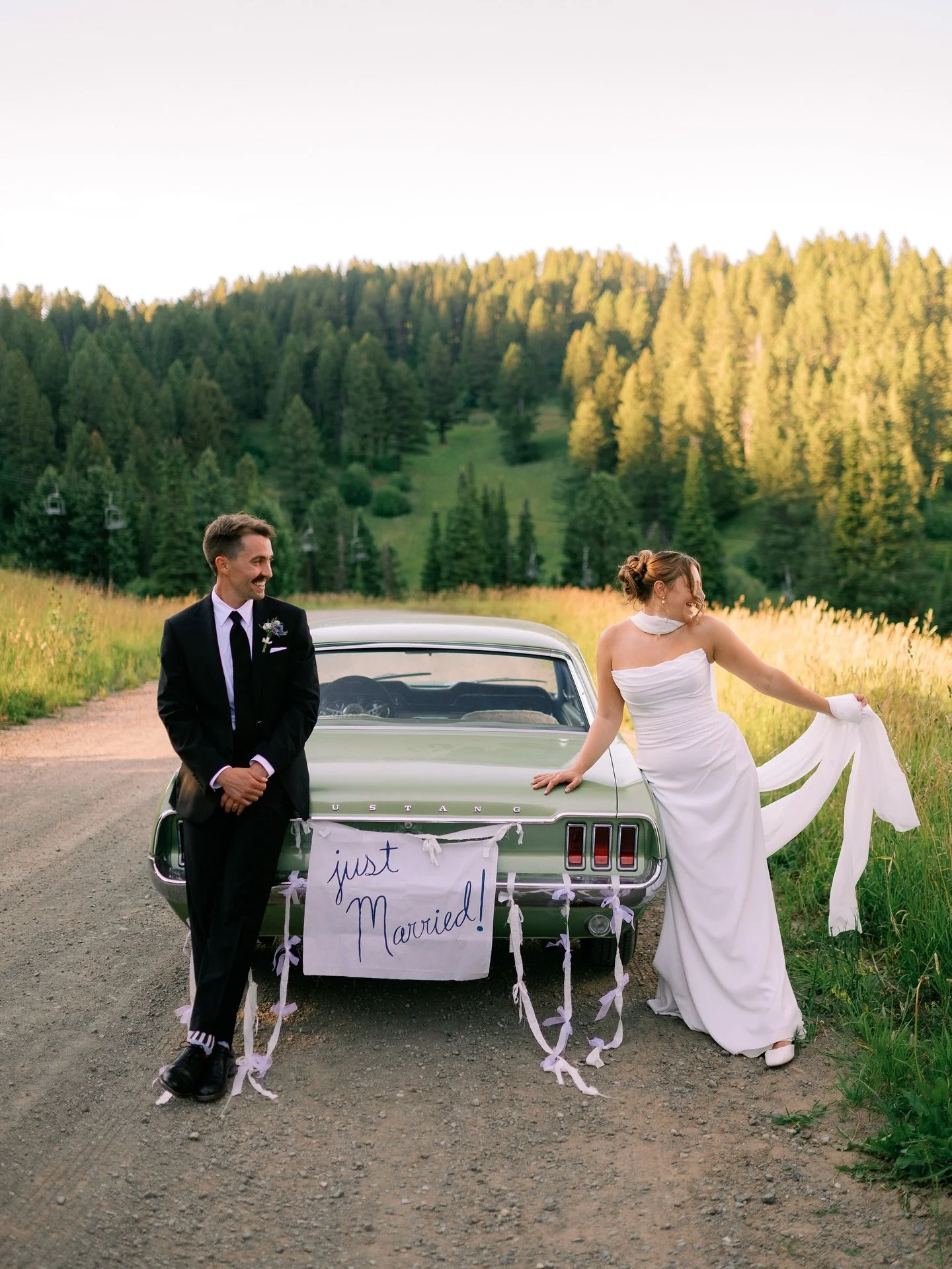 From the moment that I walked into Olivia's getting ready space, a beautiful home perched beneath Bridger Bowl, I knew that the day would be filled with joy ✨

Everyone was laughing and smiling as they finished hair and makeup and there was an overal