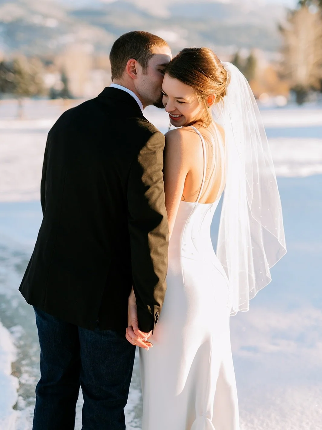 It's finally feeling a bit like winter here in Montana and so I have to reshare some of Chloe + Ryan's wintry wedding day in Paradise Valley 🤍

#bozemanweddingphotographer #montanaweddingphotographer #montanabride #copperroseranchweddings #paradisev