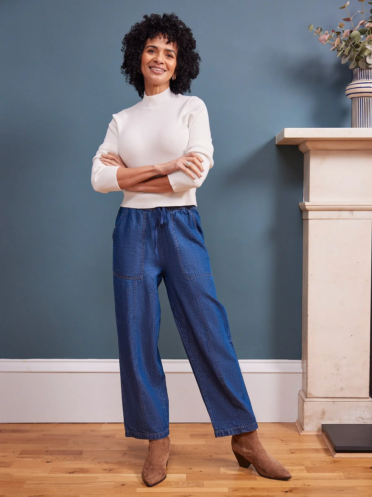 _0011s_0015_Lynn-Denim-Drawcord-Trousers-C20-LIFESTYLE-01 (1).jpg