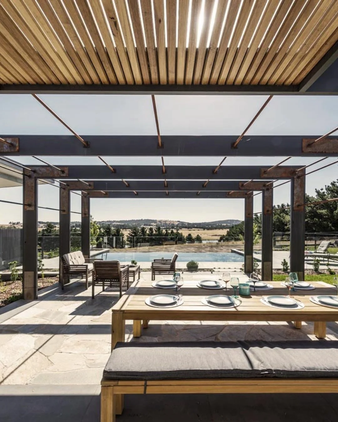A day made for swimming ☀️ 
⁠
Set on 100+ acres in Whittlesea, this modern farmhouse pool captures the stillness of the land and the endless horizon beyond.⁠

.
.
#dayforit #melbournepools