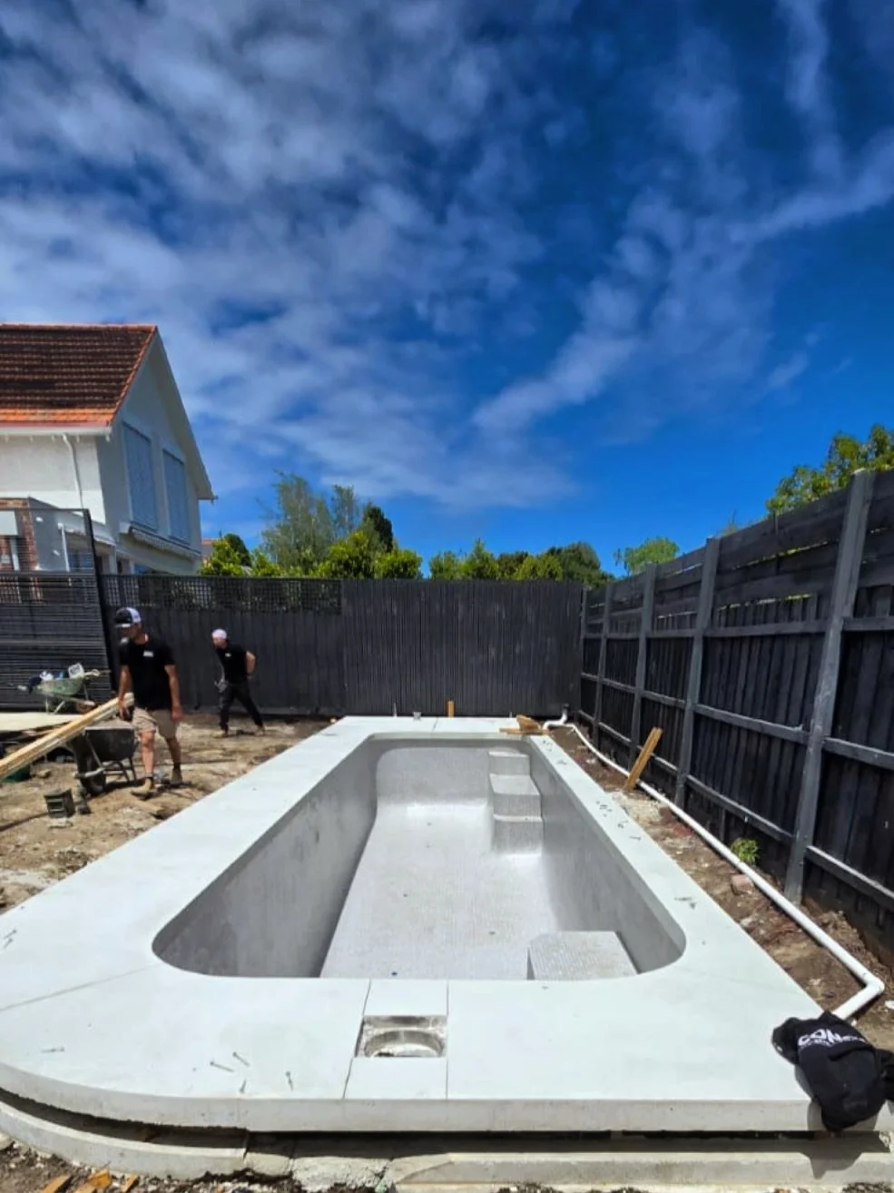 Elsternwick taking shape.

This custom form blends strong lines with a subtle curve that softens the geometry and sets the pool apart. A generous layout built for real use and a solid foundation for the equipment and fill stage coming next.

Design @