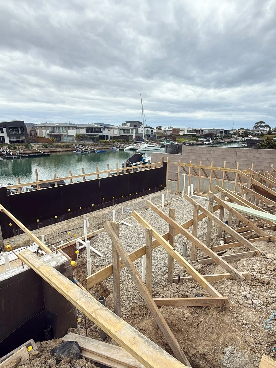 When your backyard is a canal, the pool needs to meet the moment.

Early days here in Safety Beach, but you can already see how the setting shapes the design. A custom build that will soon frame the canal and make it part of the everyday outlook.

#m