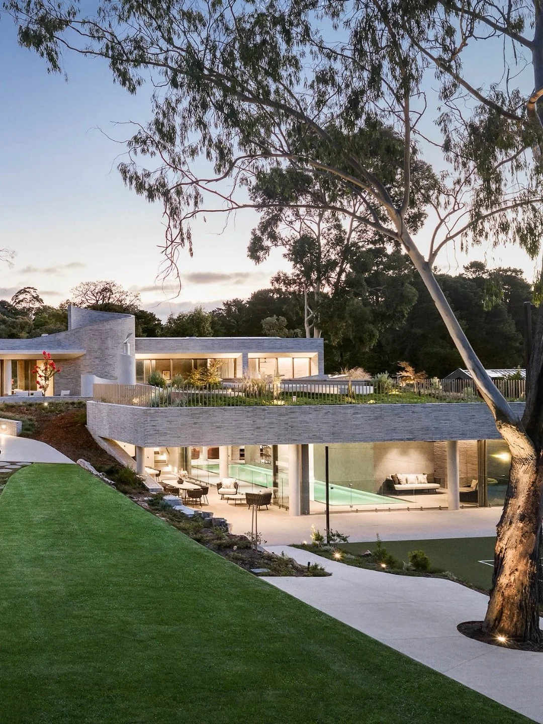 At Loop House in Park Orchards, this indoor pool forms part of the home&rsquo;s sculptural composition from the outset. 

Designed by @rachcoffvella it demanded absolute precision in structure, levels and detailing.

Architecture: @rachcoffvella 
Poo