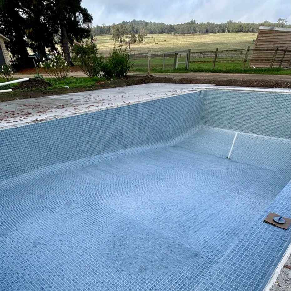 Is tiling precision important?

You probably don&rsquo;t notice it when it&rsquo;s done well. You definitely notice it when it isn&rsquo;t.

Pools are one of those finishes where every line carries through the entire shell. Corners, transitions, step