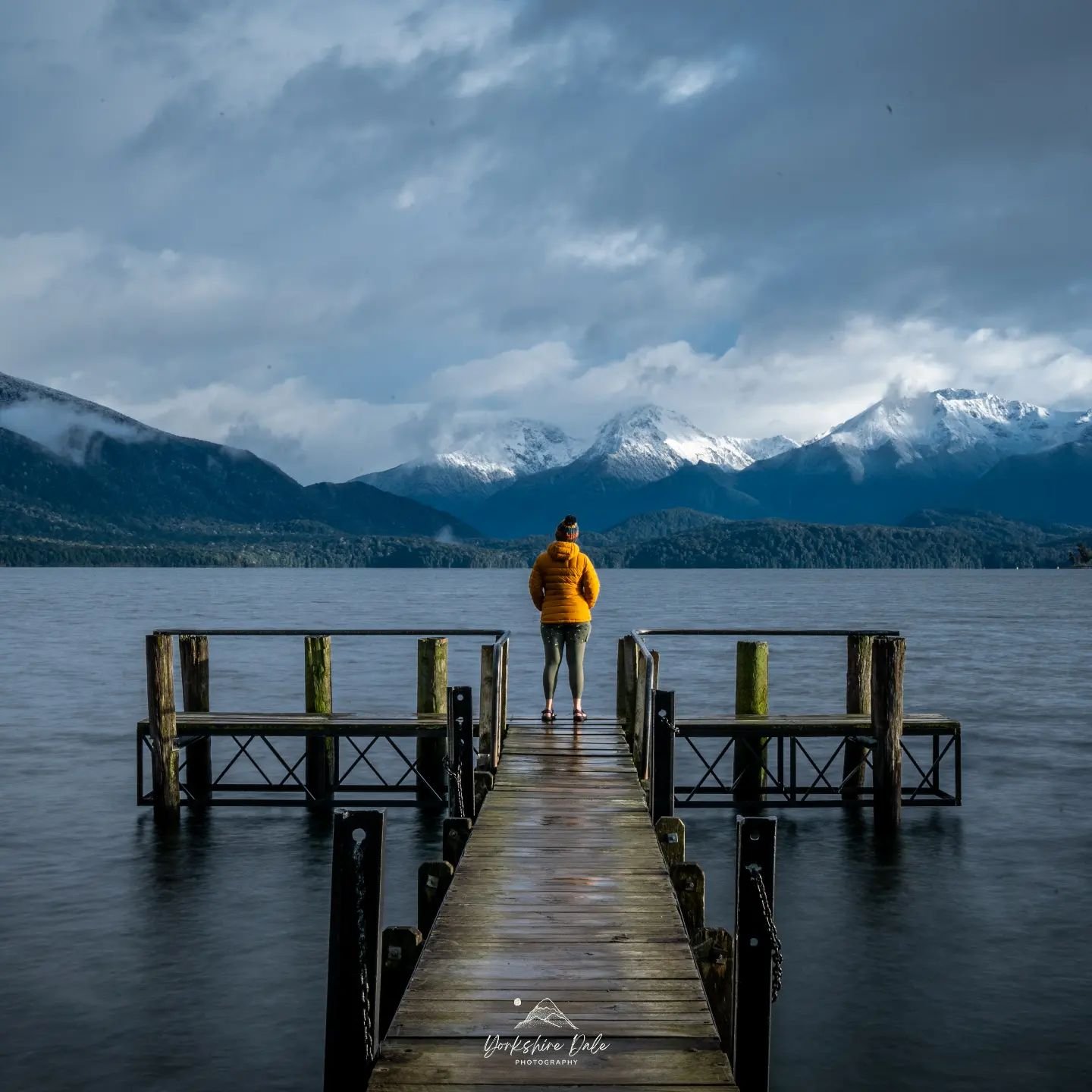 📍Te Anau
Beautiful Te Anau in the Southland of New Zealand. Surrounded by the Keplar and Murchison mountains which provide a stunning backdrop to this small township. We were lucky to have some snow fall on our first day here and it just added to t