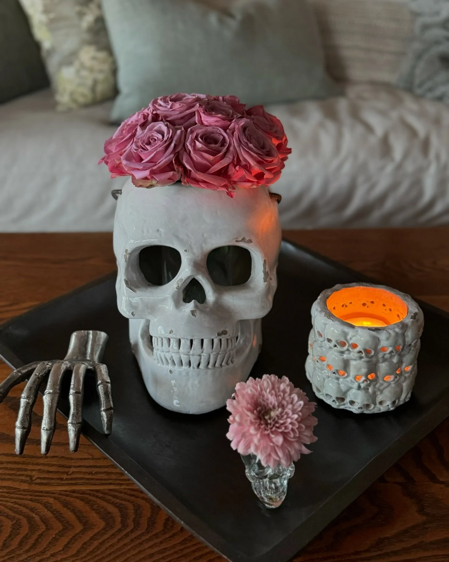 Pretty Scary 💀👻🎃🌹
.
.
#halloween #scary #skull #flowerskull #skulldecor #prettyscary