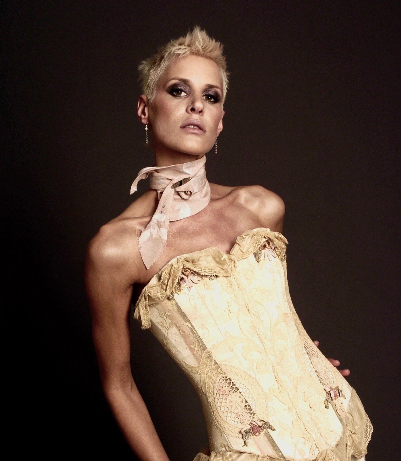 CALLOWAY Scarfette Full Model Shot