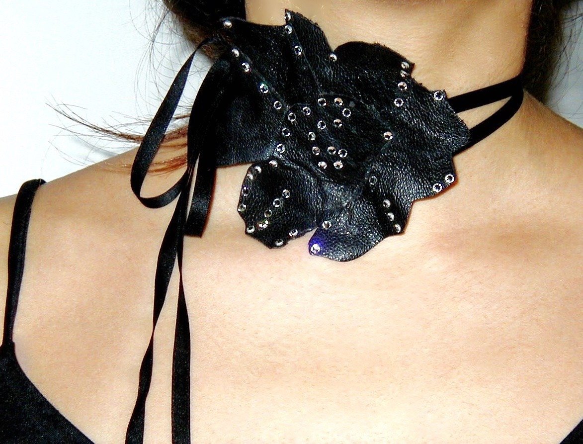 LILY ROSA Wrap Up Close View