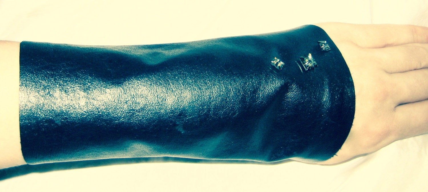 LYNDA Cuff View Up Close