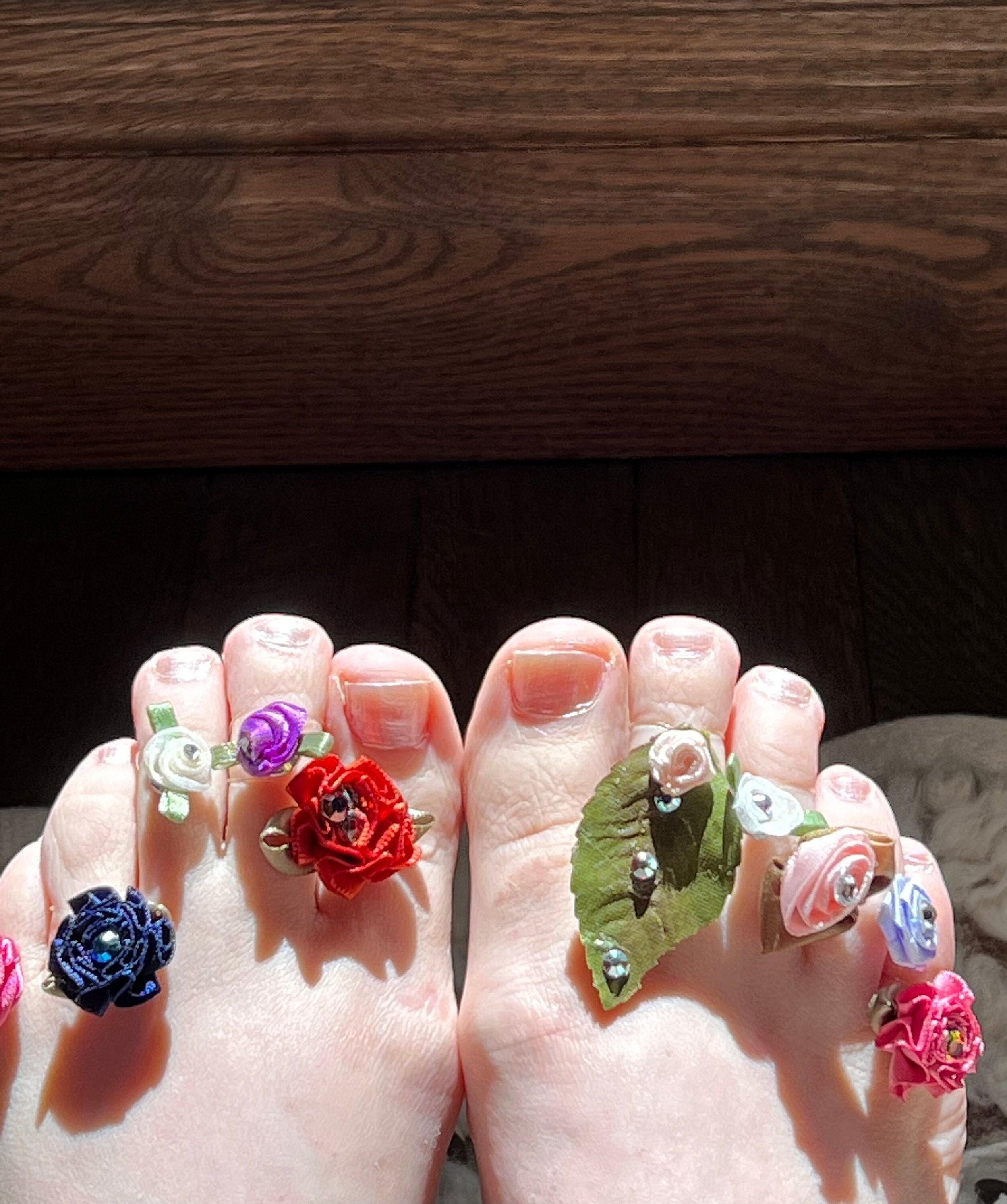 FLOWER CHILD Flower Toe Or Finger Ring Wearing On Feet