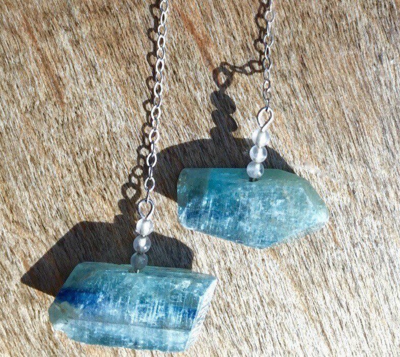 SYDNEY Earrings Hanging View